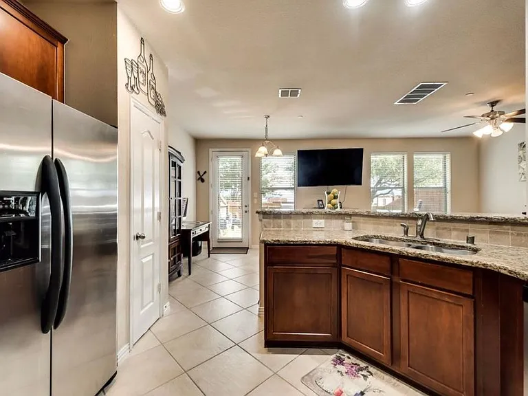 1608 Georgetown Dr — Photo 18