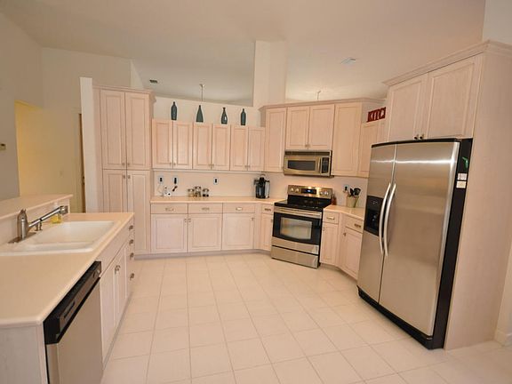 5th image of 2837 Biarritz Dr