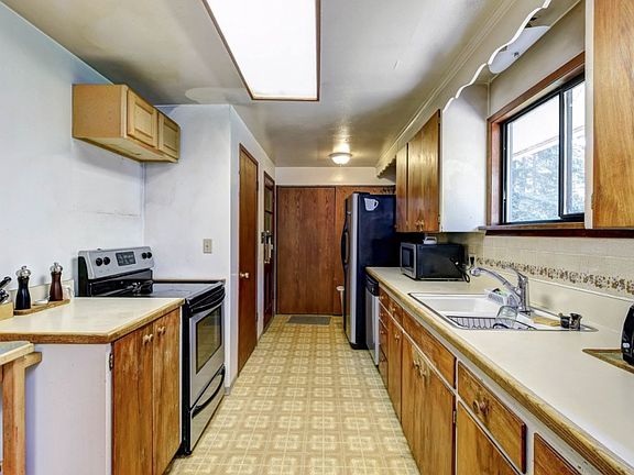 4th image of 6501 183rd Pl SW
