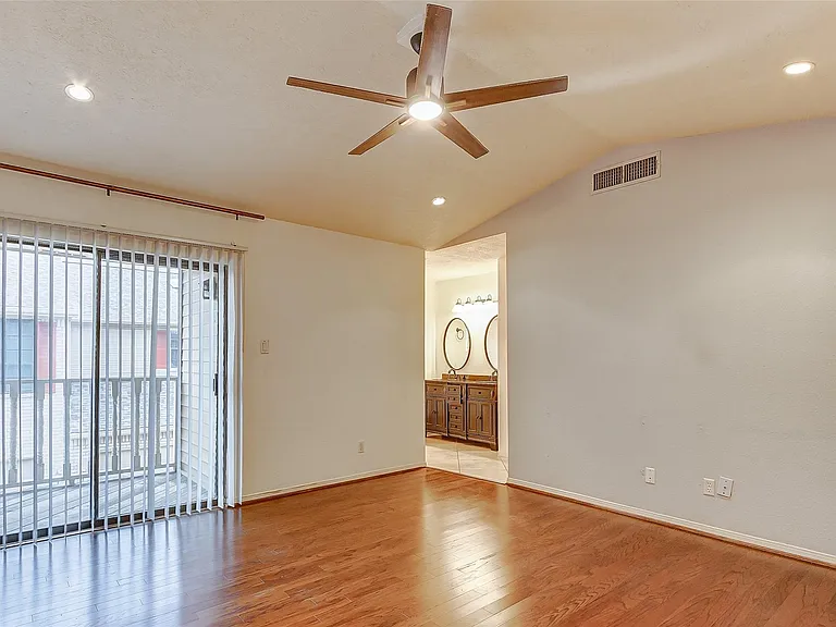 7350 Kirby Dr #5 — Photo 11