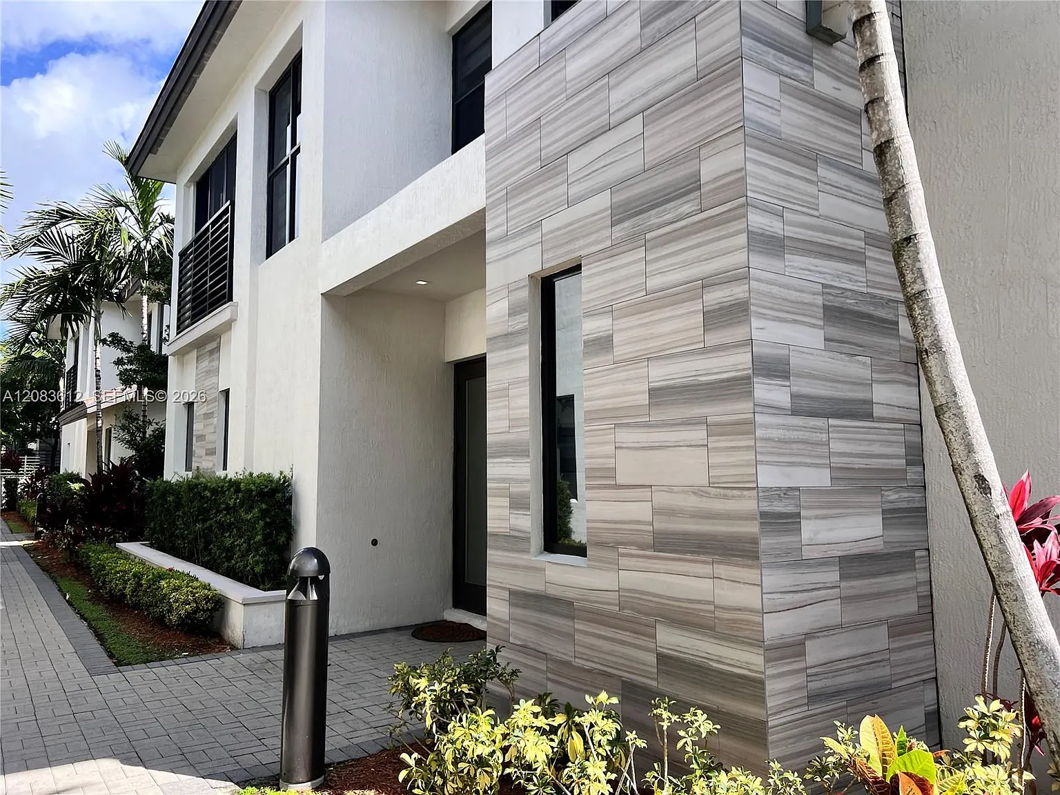 Downtown Doral South Phas — Photo 2