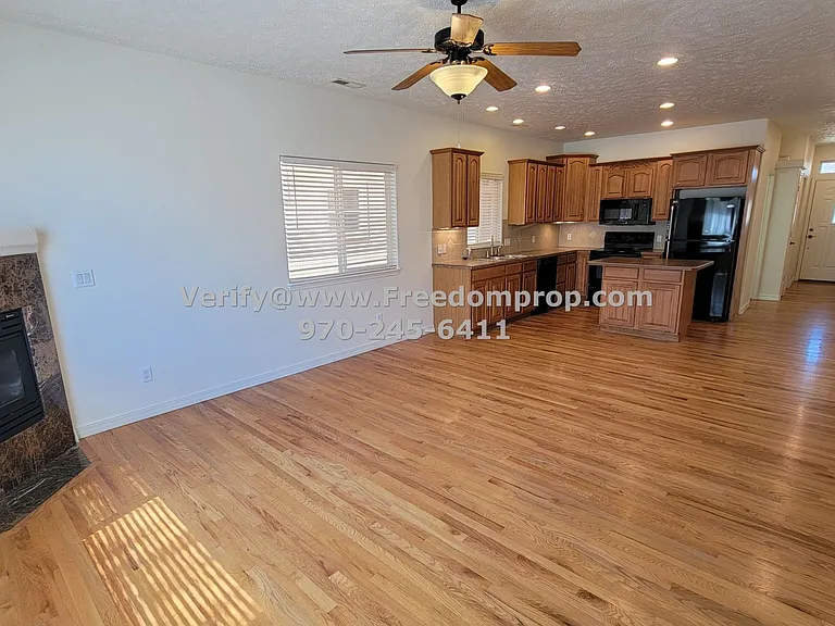 555 Garden Grove Ct — Photo 3