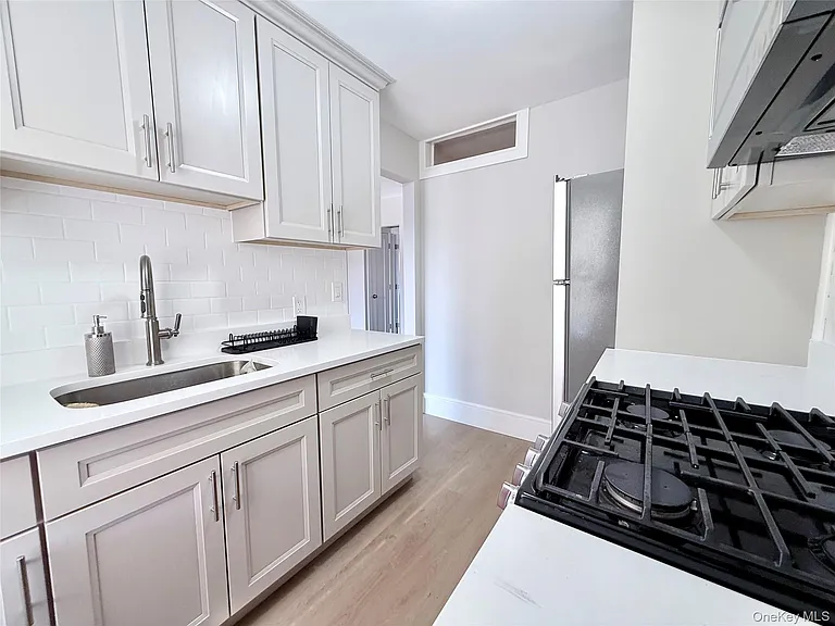 678 Willis Ave #2 — Photo 4