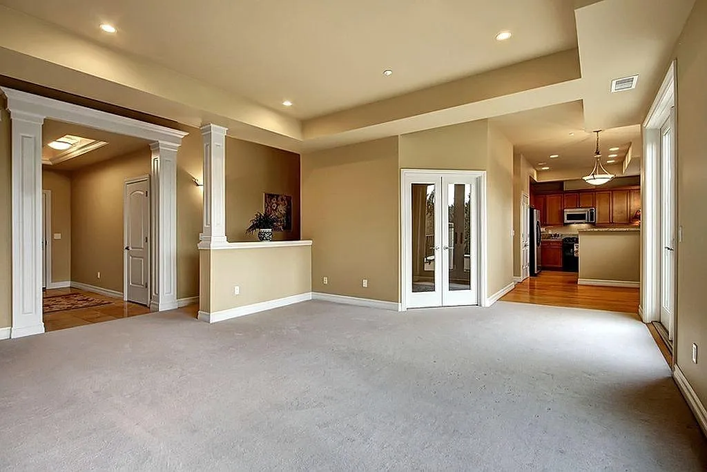 10398 NE 17th St — Photo 3