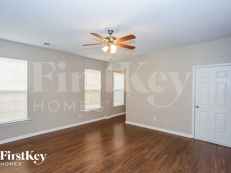 4915 Abercromby St — Photo 6