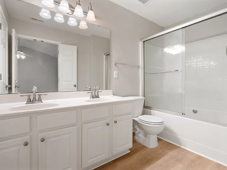 502 Canyon Lake Cir — Photo 17