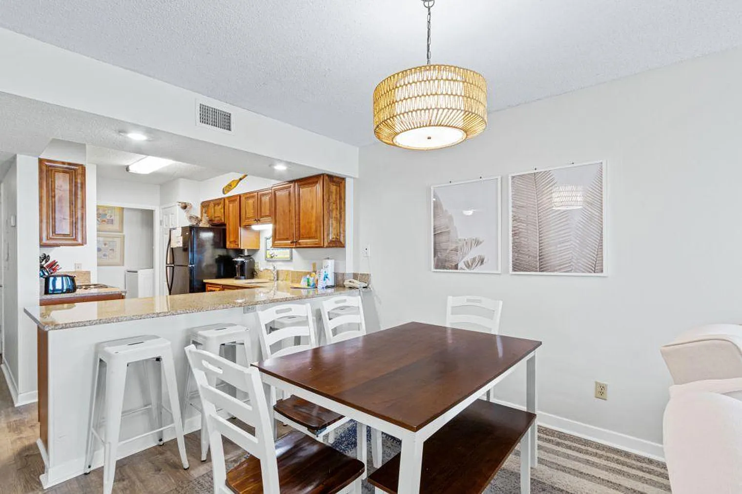 2 bed, 2.0 bath, 936 sqft, $3,954 — Photo 4