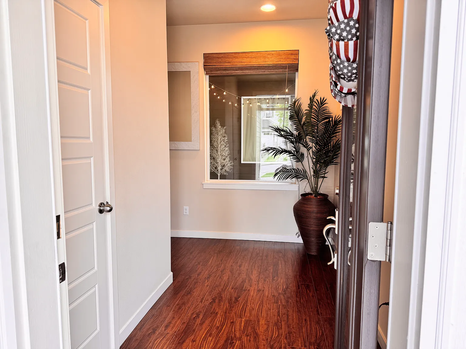 3 bed, 2.5 bath, 1919 sqft, $3,100 — Photo 3