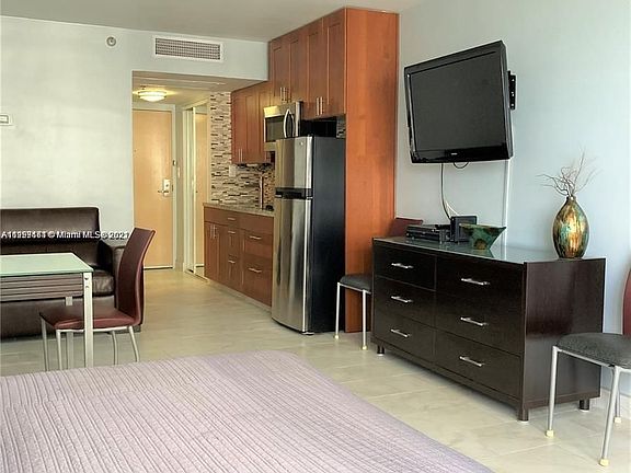 4th image of 19201 Collins Ave #922