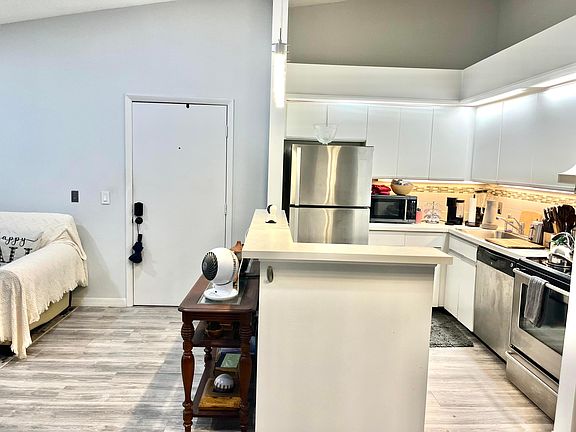 3rd image of 1100 Duncan Circle #202