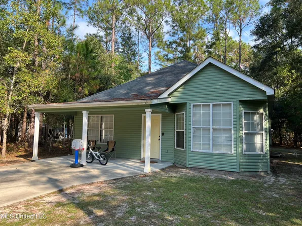 6166 E Itawamba St, Bay Saint Louis, MS 39520