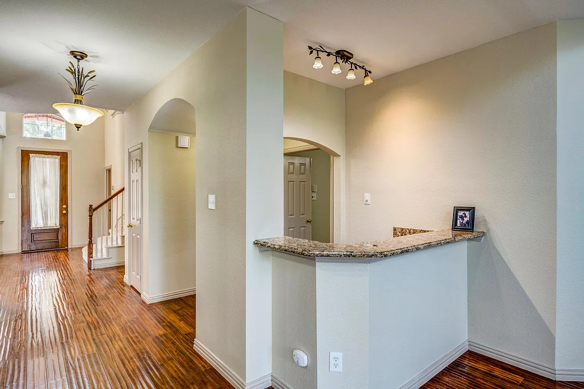 Building Photo - 5517 Hidden Creek Ln