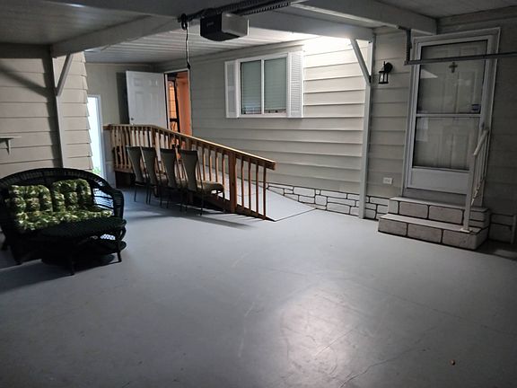 5th image of 3265 Lakeshore Dr
