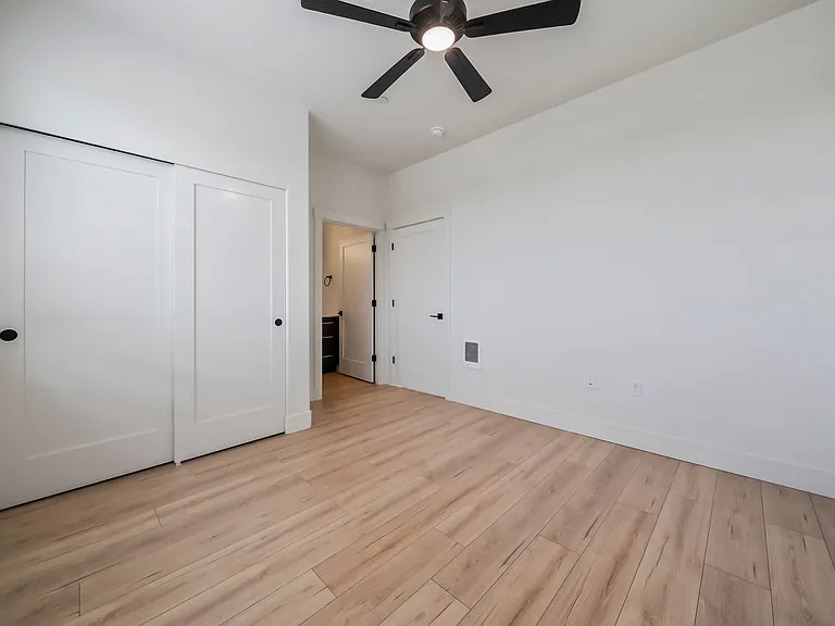 470 NW Fir Ave #201 — Photo 21