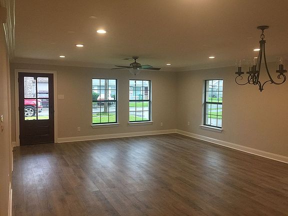 4th image of 808 Waltham St
