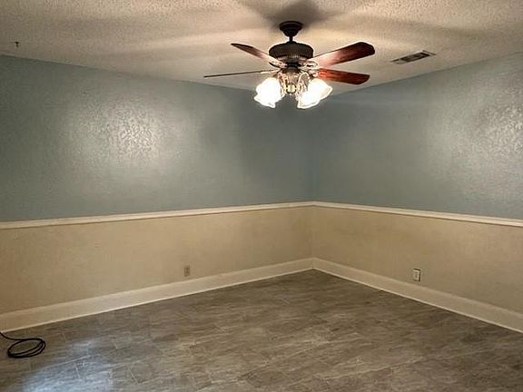 3rd image of 608 Dogwood St