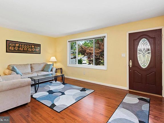 4th image of 4907 Harman Dr