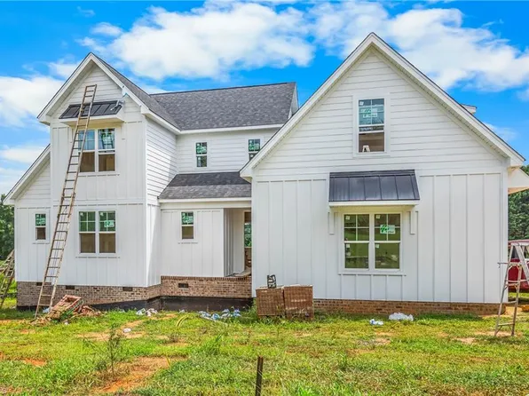 3660 Beroth Cir, Pfafftown, NC 27040