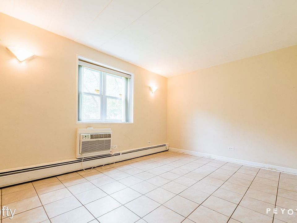 1st image of 6160 N Damen Ave APT 106