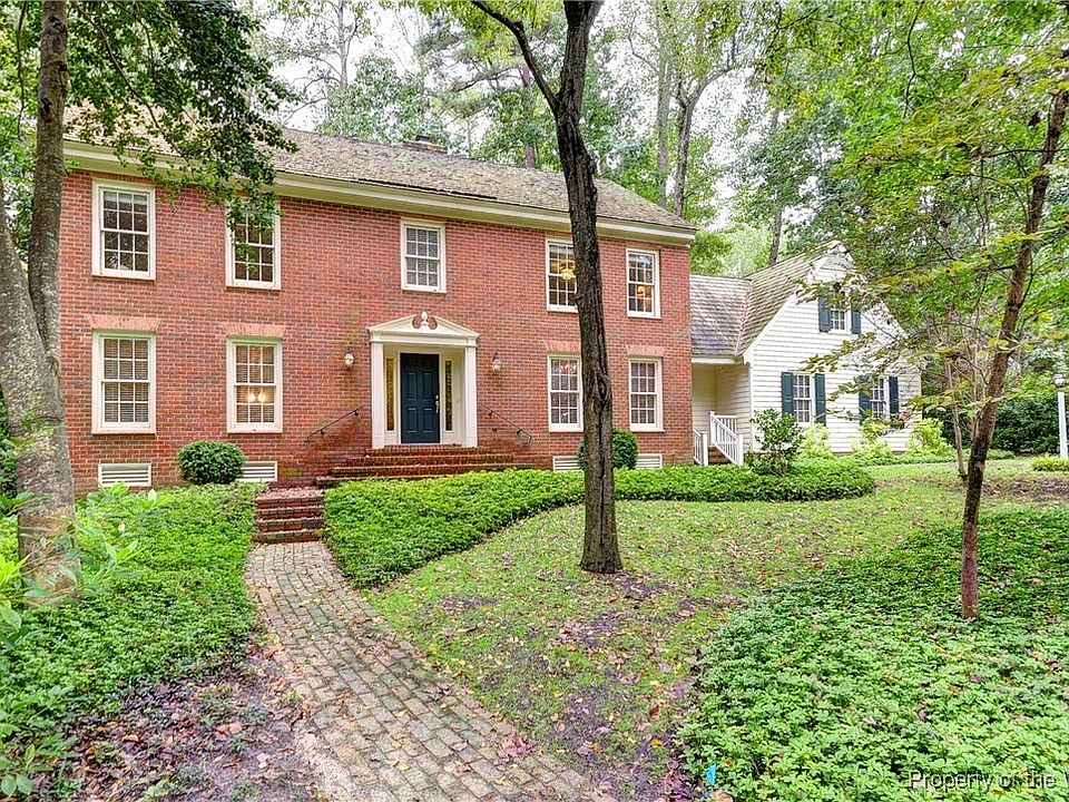 1st image of 129 Woodmere Ct