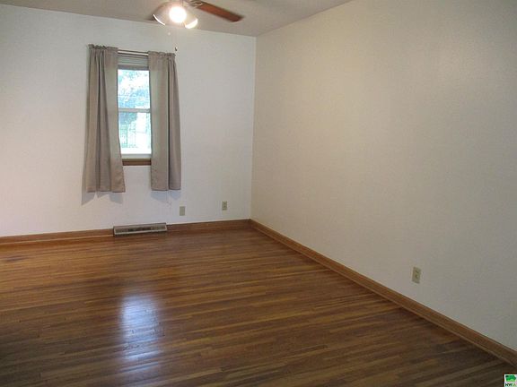 5th image of 3054 Myrtle St