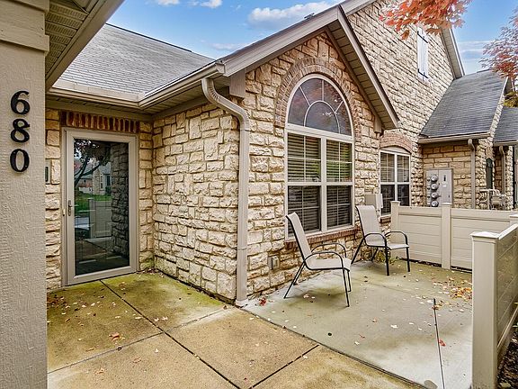 4th image of 680 Albion Pl