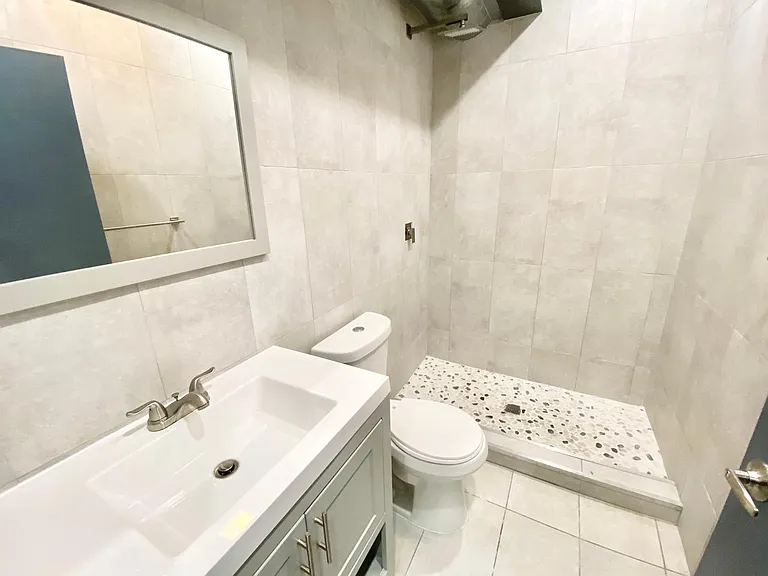 1233 N Franklin St #1 — Photo 27