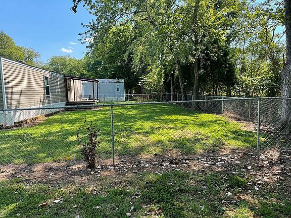 5th image of 608 Graves Dr