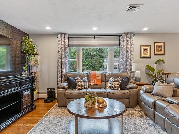 4th image of 113 Surrey Ln