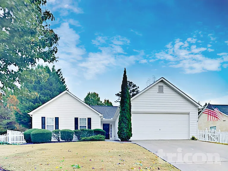 923 Laurel Green Ln — Photo 2