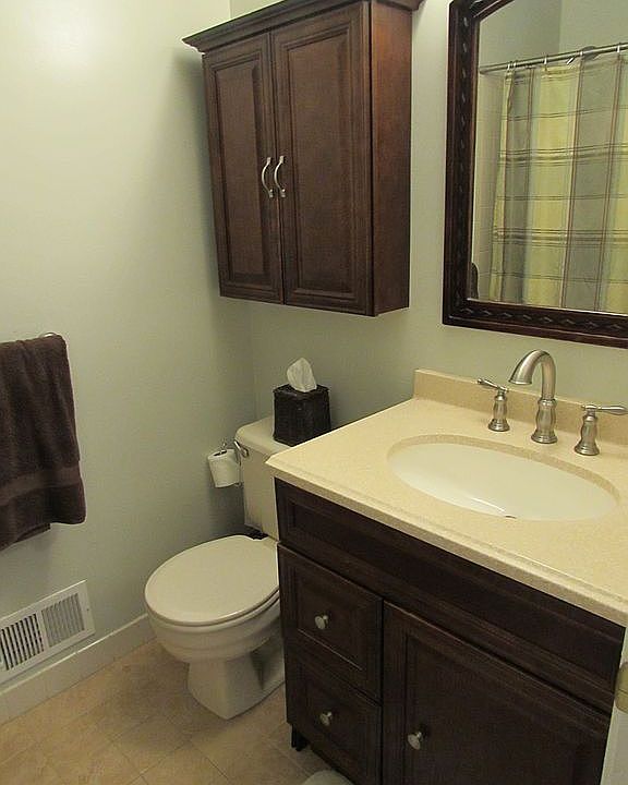 2nd image of 17 Woodward Ln
