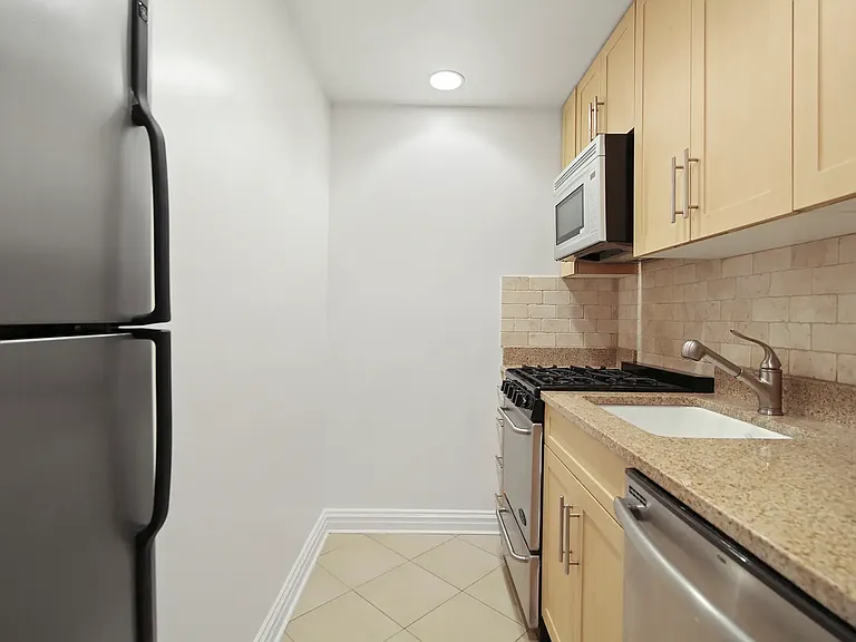 141 E 33rd St #8F — Photo 3