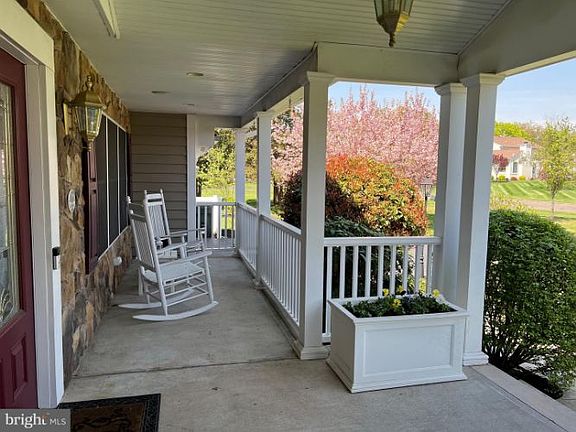 5th image of 14 Woodmere Dr