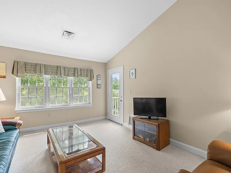 700 Brookside Dr #J — Photo 17
