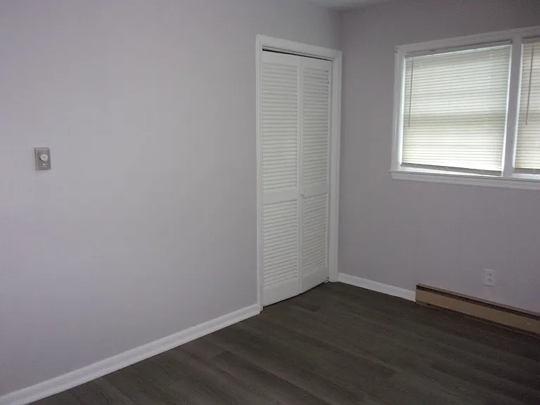 1045 W Meadow Dr — Photo 8
