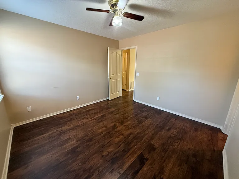 2618 W C St — Photo 13