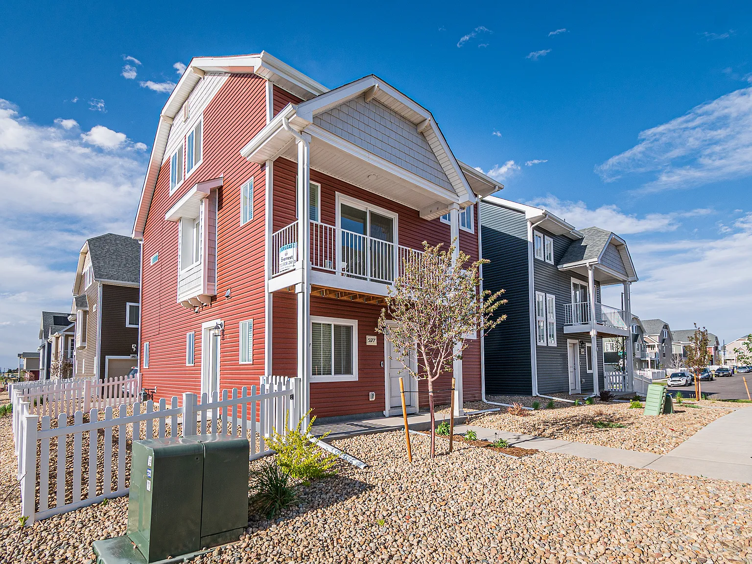 4 bed, 1715 sqft, $2,900 — Photo 2