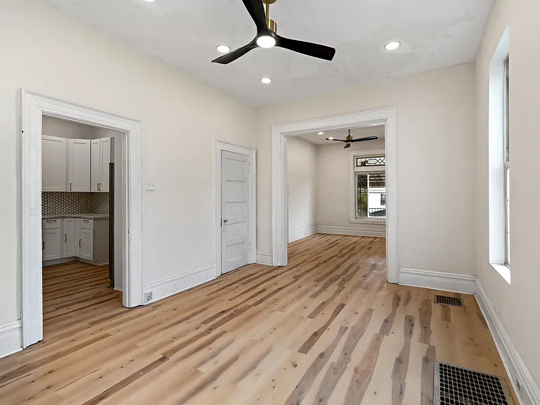 415 Mills Ave — Photo 12