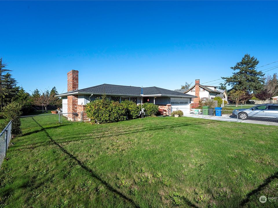 1st image of 233 NE Regatta Drive