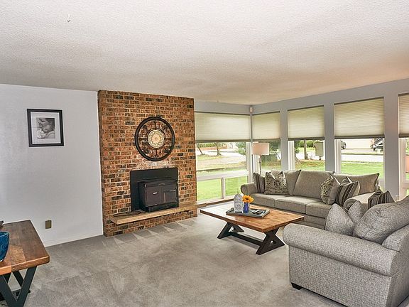 4th image of 1301 Pike St NE