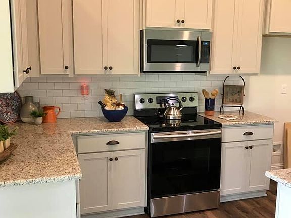 5th image of 432 N College St