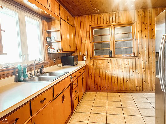 5th image of 909 Orchard Dr
