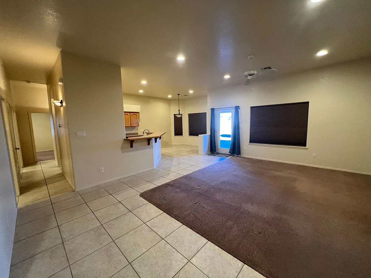 Building Photo - 11763 S Chaparral Dr