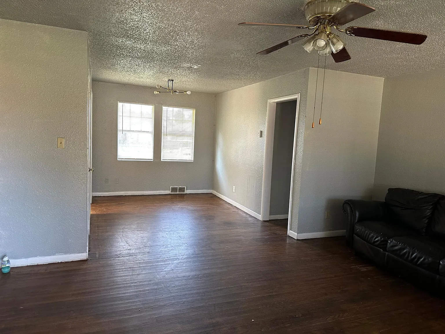 3 bed, 1200 sqft, $1,100 — Photo 2