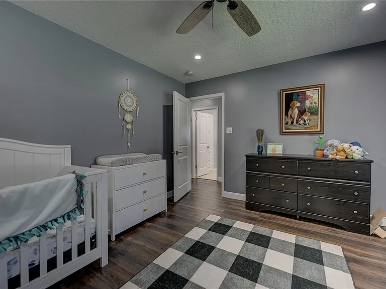 1600 Pecan St — Photo 22