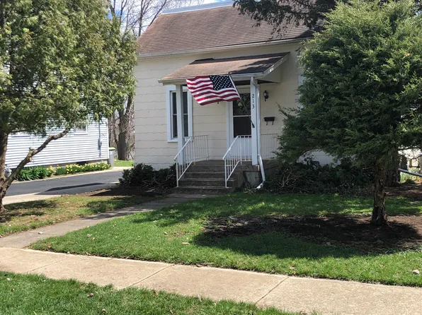 213 S River St, Montgomery, IL 60538