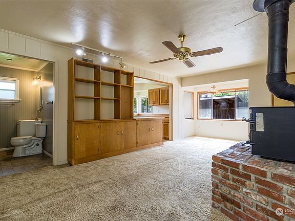 5th image of 915 E Chestnut Street