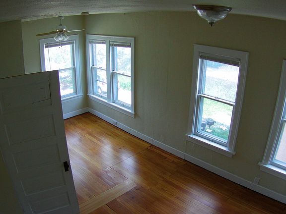 3rd image of 916 W Lovell St APT 2