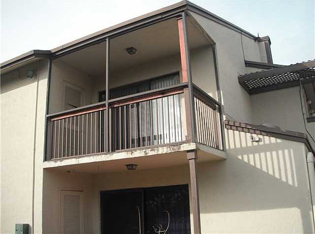 1st image of 415 NW 210th St APT 202