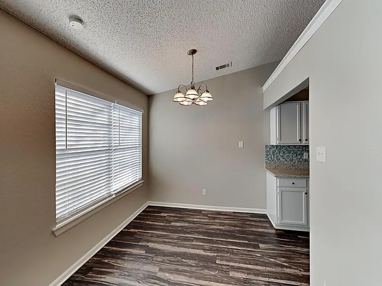1317 Colony St — Photo 7